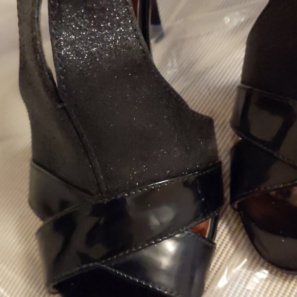 Guess Heels - Picture 2 of 6